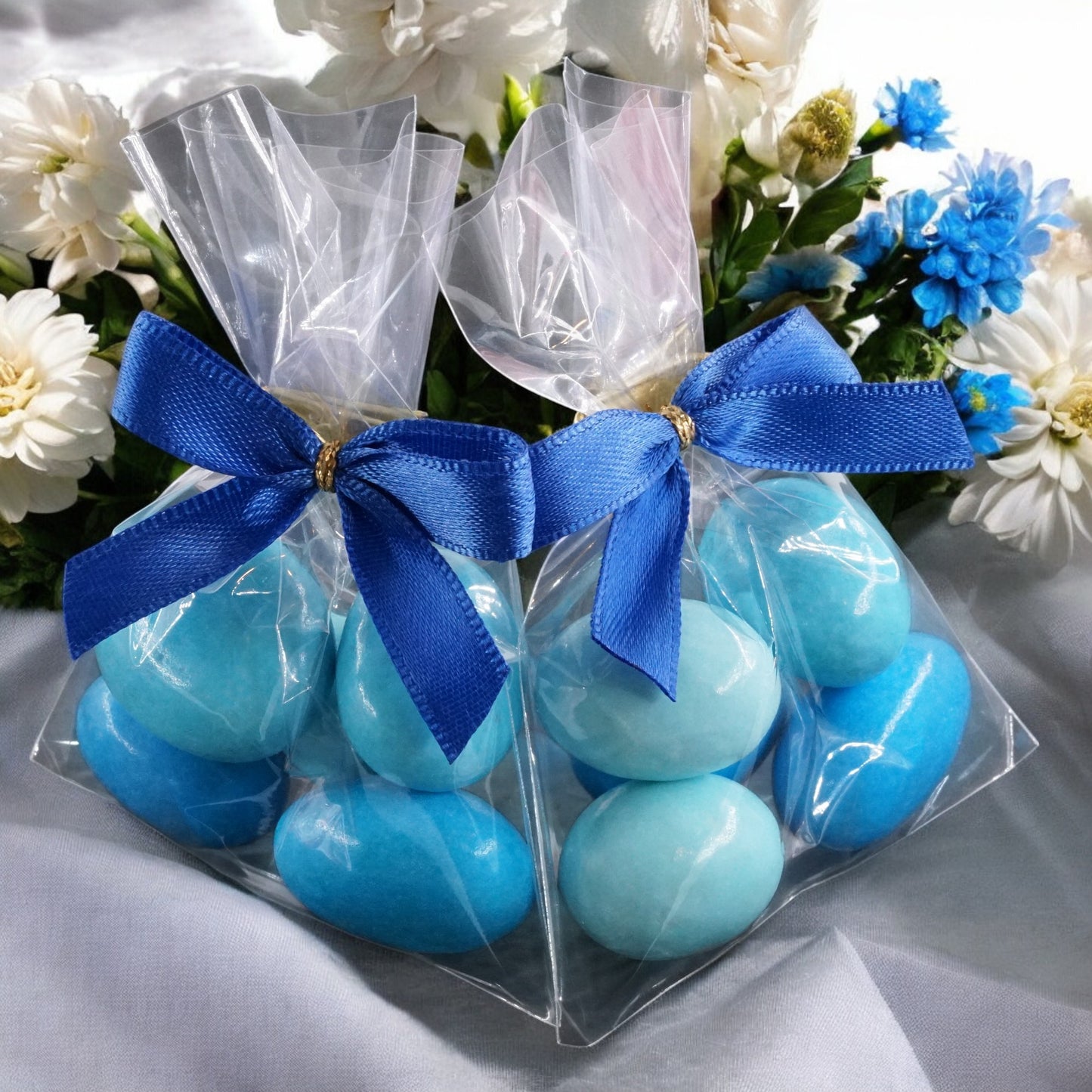 10 Stück Gastgeschenke Hochzeit, Taufe, Babyshower mit Schokomandeln hellblau-blau