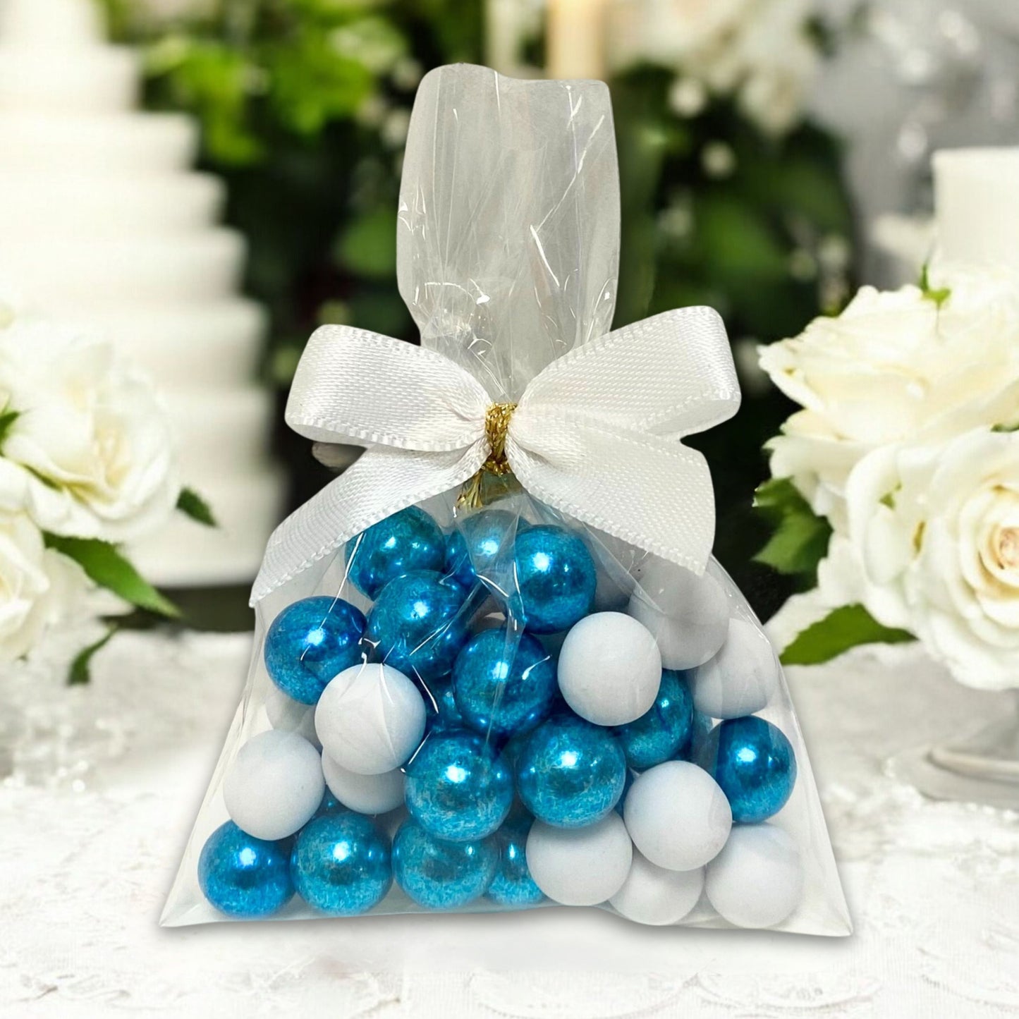 5 Stück kleine Gastgeschenke mit Schokokugeln weiss-blau
