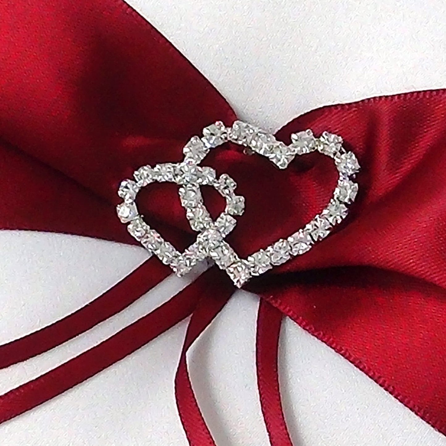 Ringkissen Parentesi Amore Rot Weiß 20x20 cm mit Strassherzen & Schleife – Trauringkissen Hochzeit Elegant