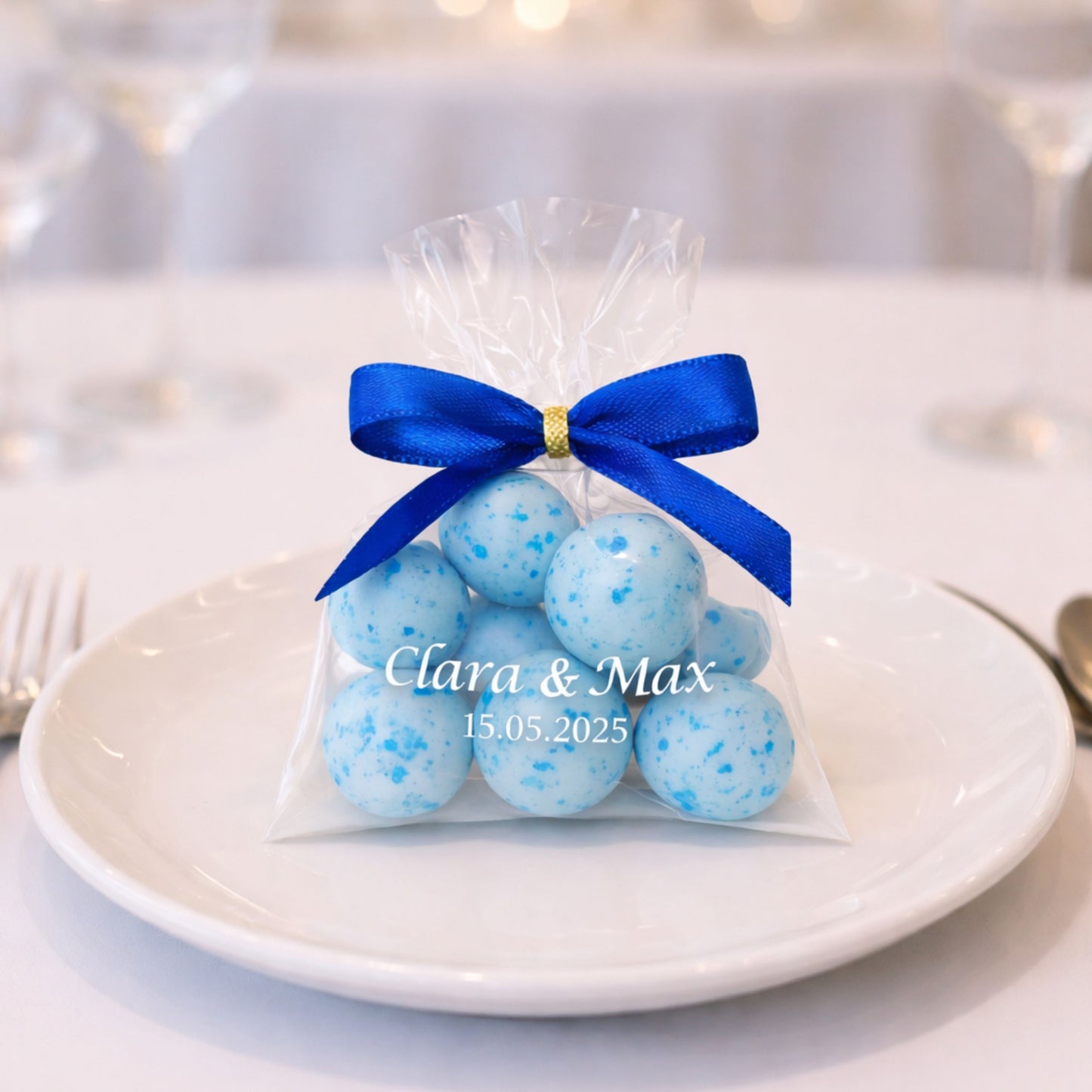 Personalisierte Gastgeschenke Hochzeit Taufe Babyshower weiss-blau – 10 Giveaways mit Crispy Schokokugeln