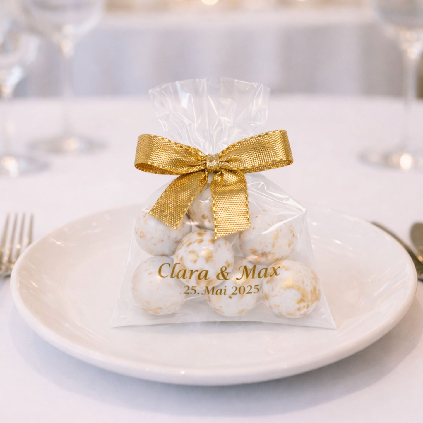 Personalisierte Gastgeschenke Hochzeit Taufe Weiß Gold – 10 Giveaways mit Crispy Schokokugeln
