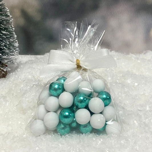 5 Stück kleine Gastgeschenke mit Schokokugeln weiss-grün